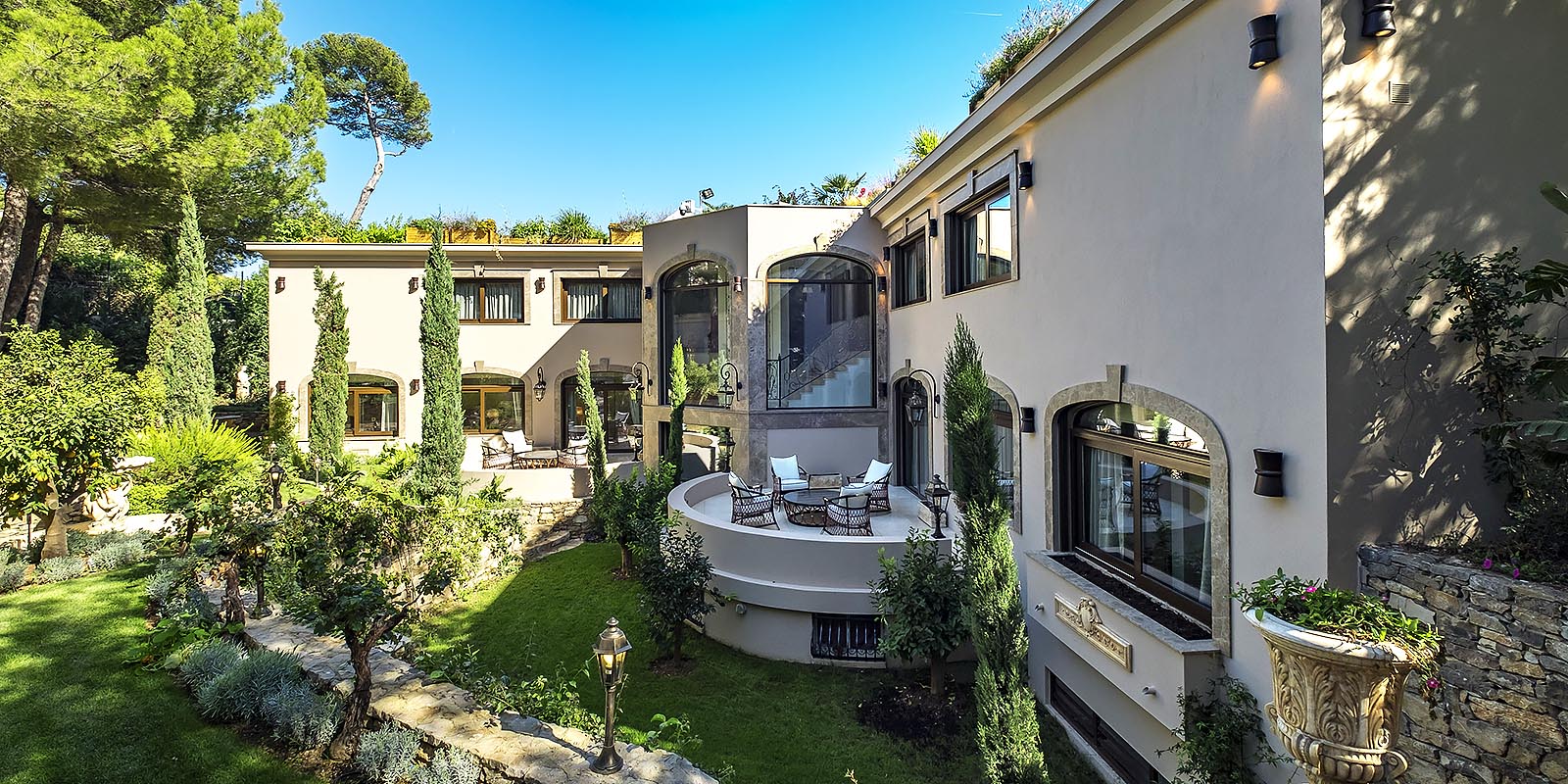 villa de luxe cap d'antibes. Rooms facing the garden