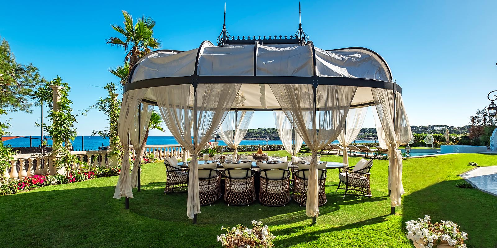 villa de luxe cap d'antibes. Outdoor tented for dining